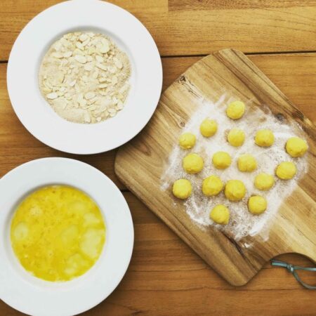 Mandelbällchen-Produktion