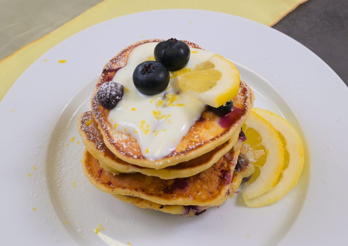 Pancakes mit Blaubeere & Zitrone